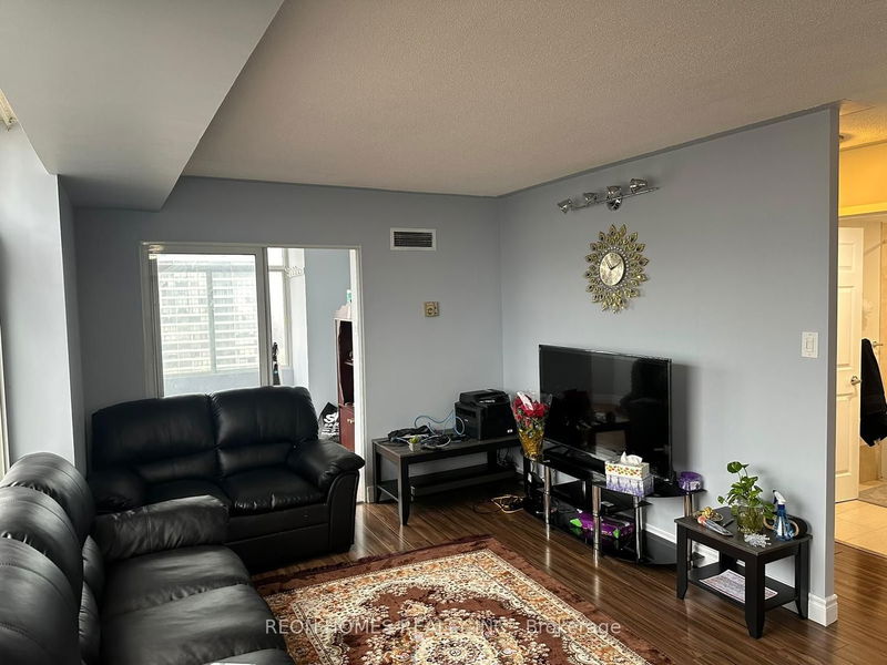 Preview image for 88 Alton Towers Circ #1803, Toronto
