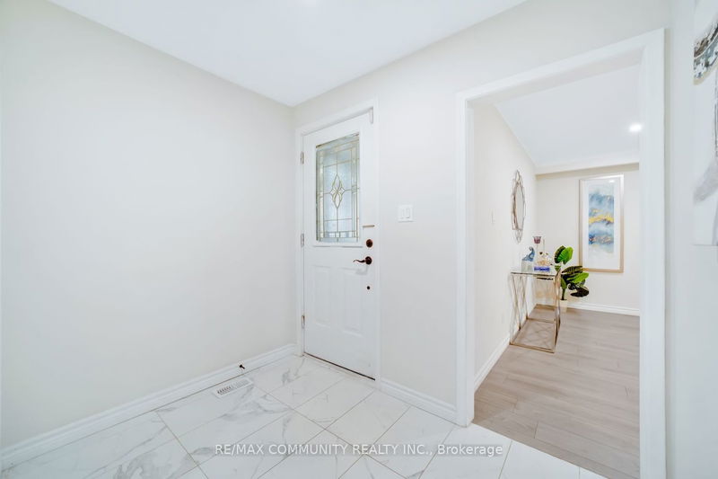 Preview image for 740 Meadowvale Rd, Toronto