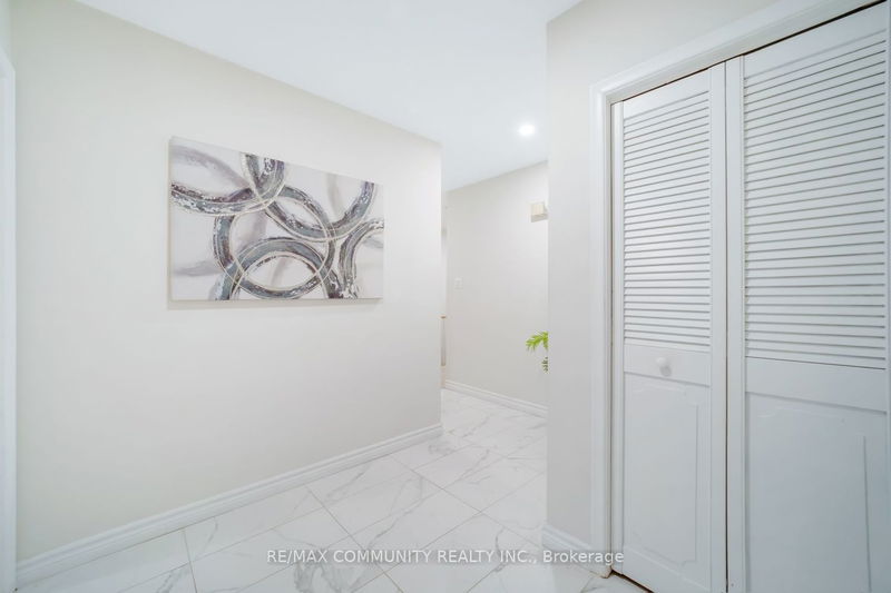 Preview image for 740 Meadowvale Rd, Toronto