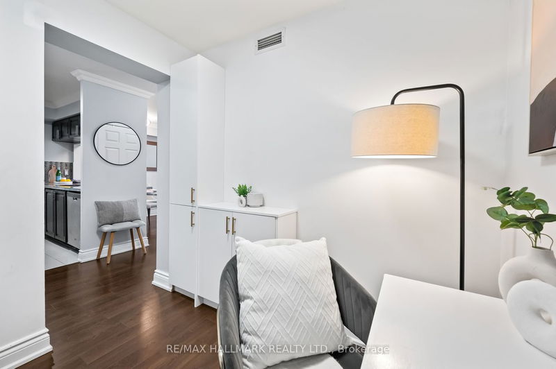 Preview image for 8 Mondeo Dr #401, Toronto