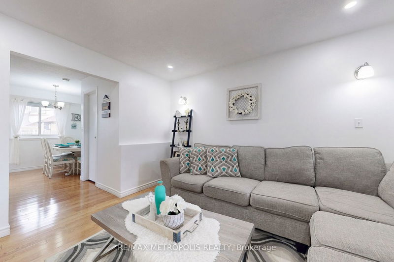 Preview image for 62 Dunthorne Crt, Toronto