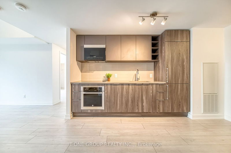 Preview image for 2033 Kennedy Rd #722, Toronto