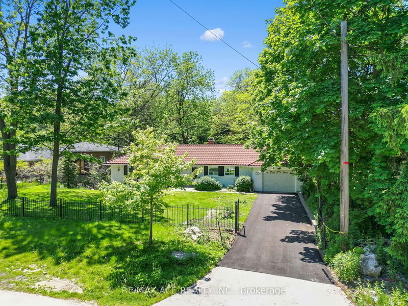 Preview image for 16 Parkcrest Dr, Toronto