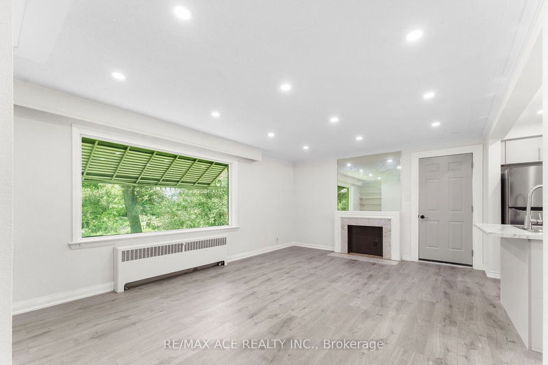 Preview image for 16 Parkcrest Dr, Toronto