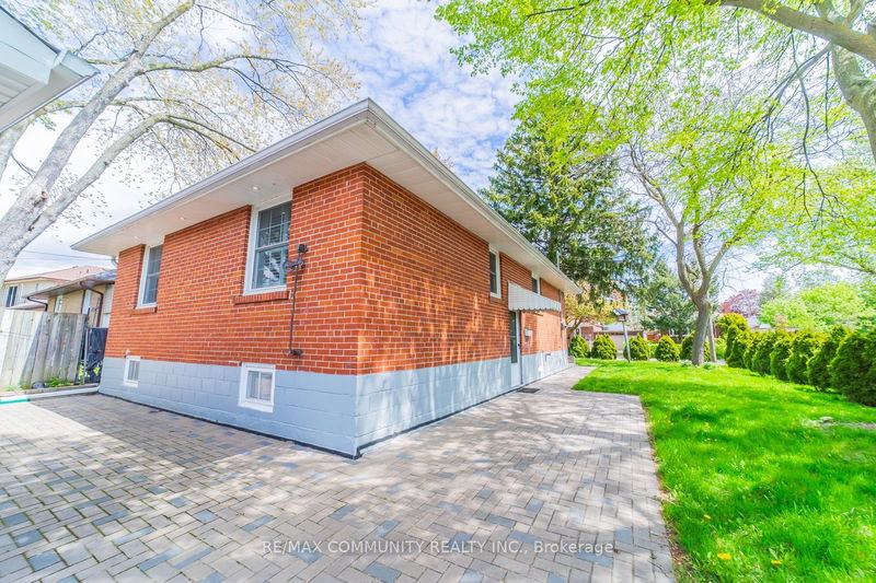 Preview image for 21 Willowhurst Cres, Toronto