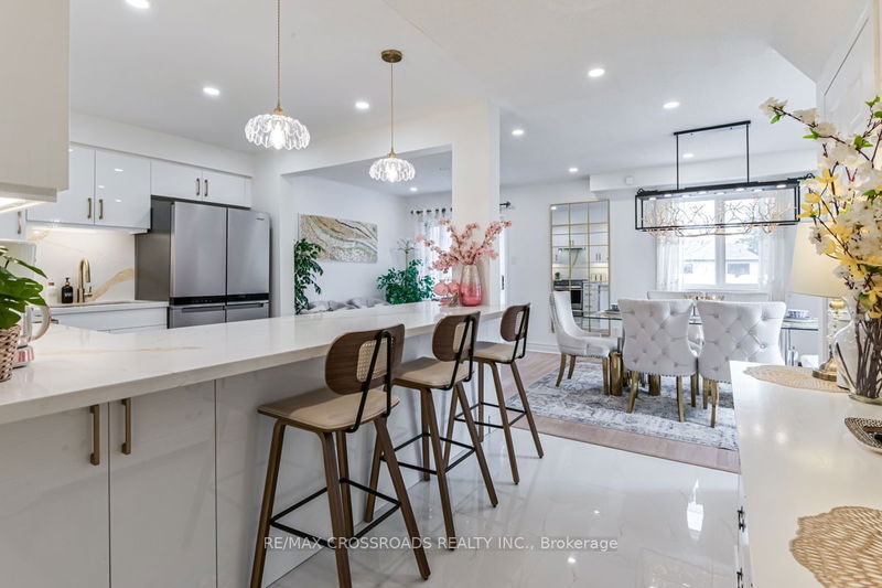 Preview image for 101 Piperbrook Cres, Toronto