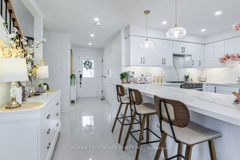 Preview image for 101 Piperbrook Cres, Toronto