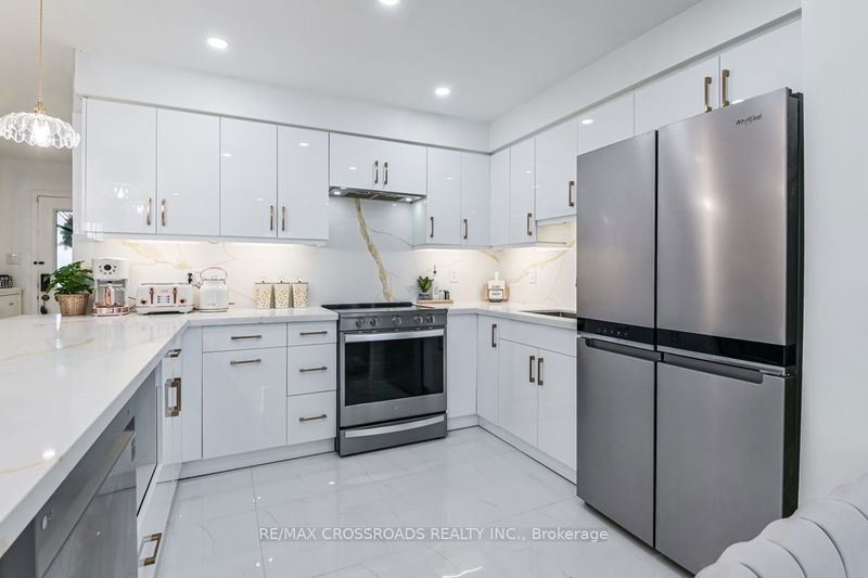 Preview image for 101 Piperbrook Cres, Toronto