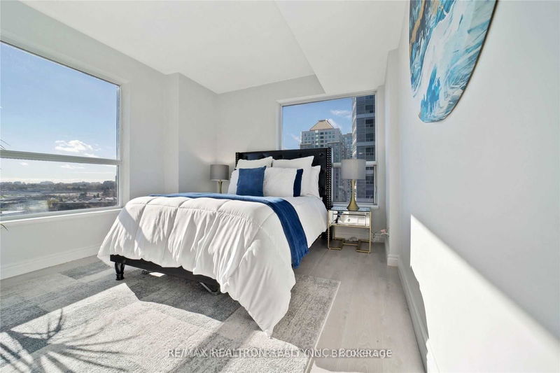 Preview image for 38 Lee Centre Dr #1010, Toronto