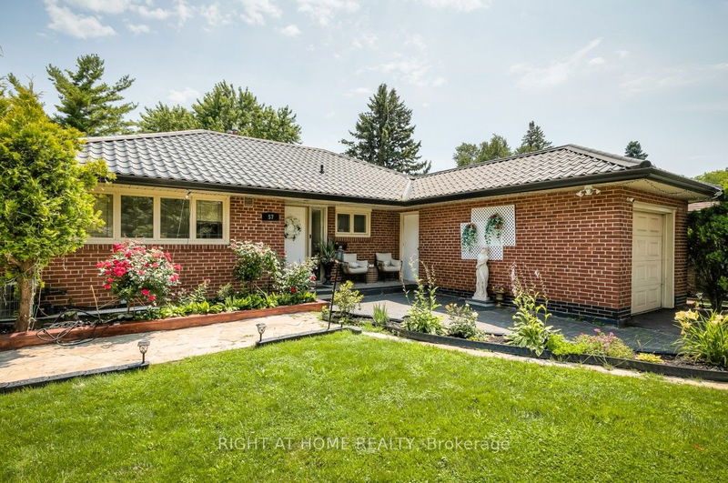 Preview image for 57 Fishleigh Dr, Toronto