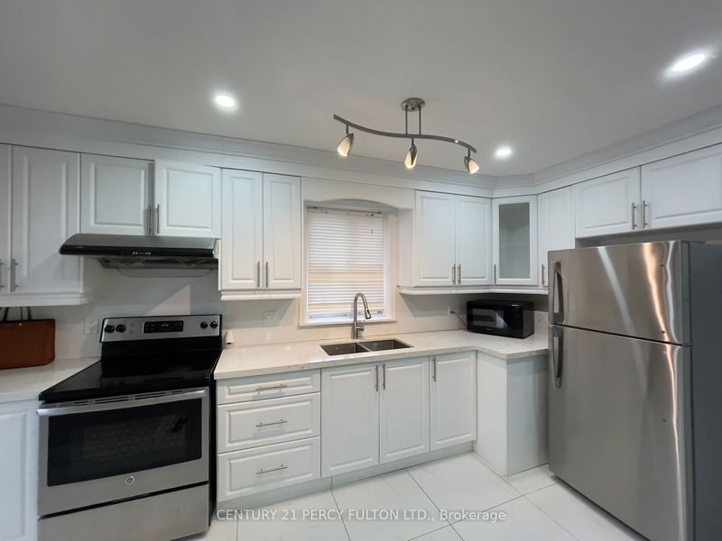 Preview image for 19 Lynvalley Cres, Toronto