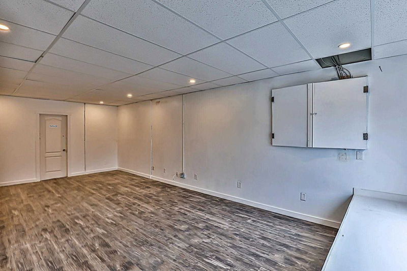 Preview image for 20489 Leslie St #Main, East Gwillimbury