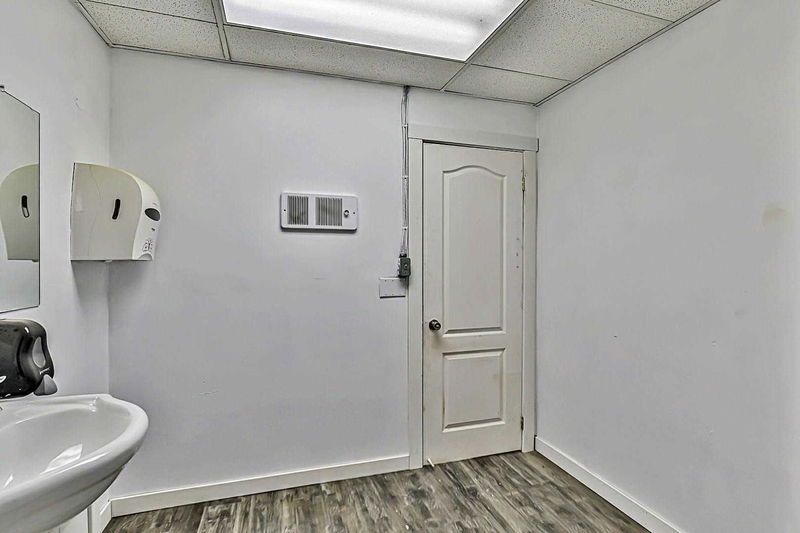 Preview image for 20489 Leslie St #Main, East Gwillimbury