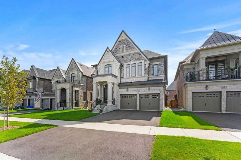 Preview image for 21 Pine Heights Dr, Vaughan