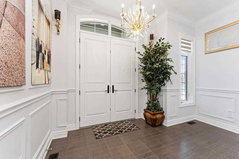 Preview image for 21 Pine Heights Dr, Vaughan