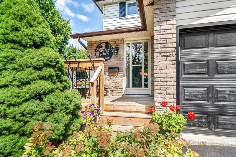 Preview image for 16 Bluejay Dr, Barrie