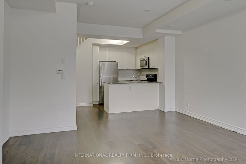 Preview image for 145 Long Branch Ave #Th9, Toronto