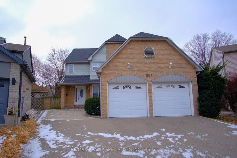 Preview image for 39B Newington Cres, Toronto