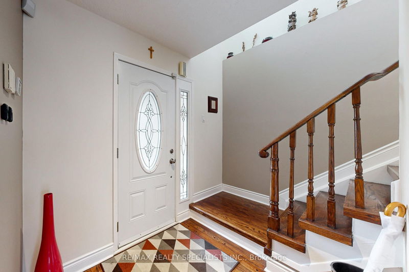 Preview image for 39B Newington Cres, Toronto