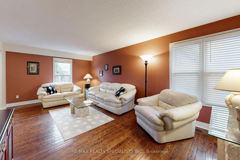 Preview image for 39B Newington Cres, Toronto