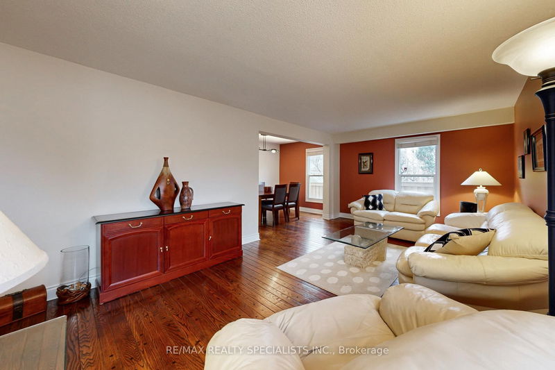 Preview image for 39B Newington Cres, Toronto