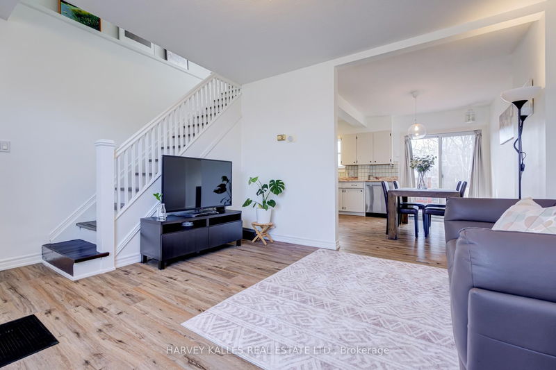 Preview image for 562 Royal York Rd, Toronto