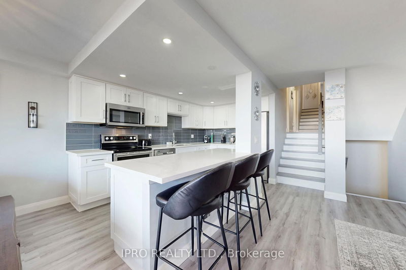 Preview image for 11 Wincott Dr #1111, Toronto