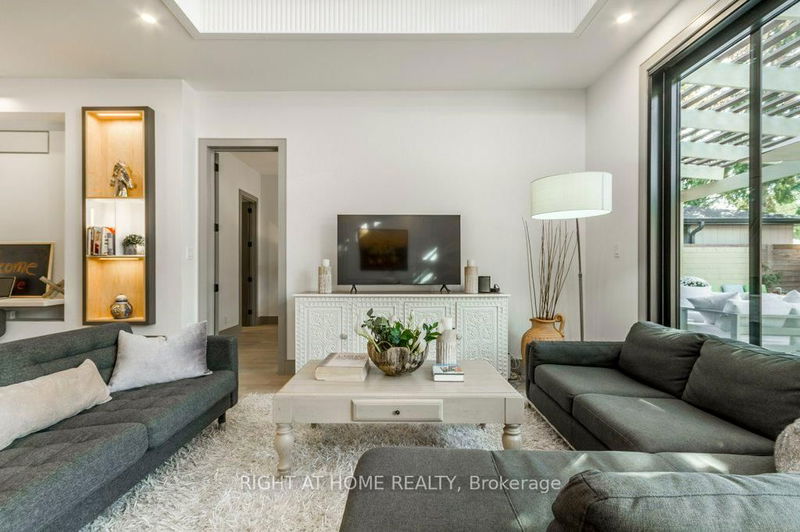 Preview image for 118 Martin Grove Rd, Toronto
