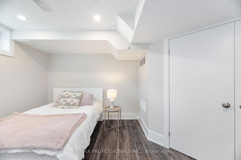 Preview image for 31 Pony Farm Dr, Toronto
