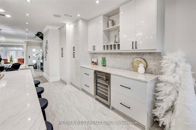Preview image for 94 Lake Cres, Toronto