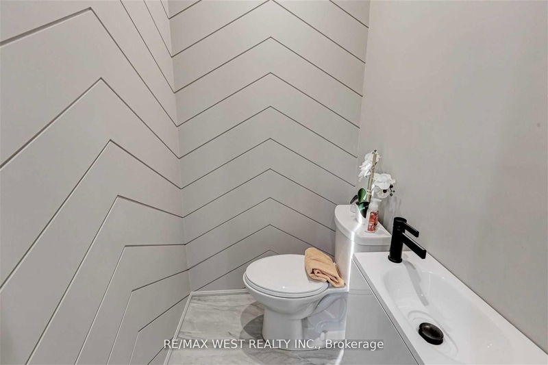 Preview image for 94 Lake Cres, Toronto