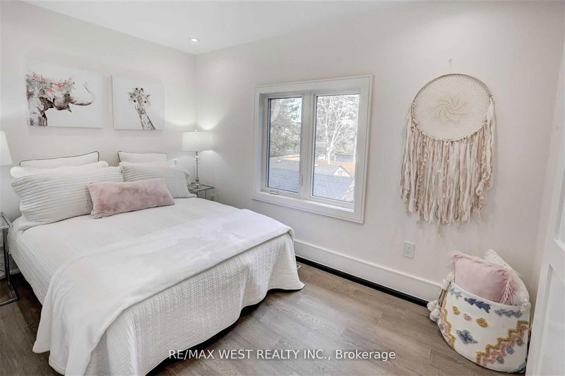 Preview image for 94 Lake Cres, Toronto