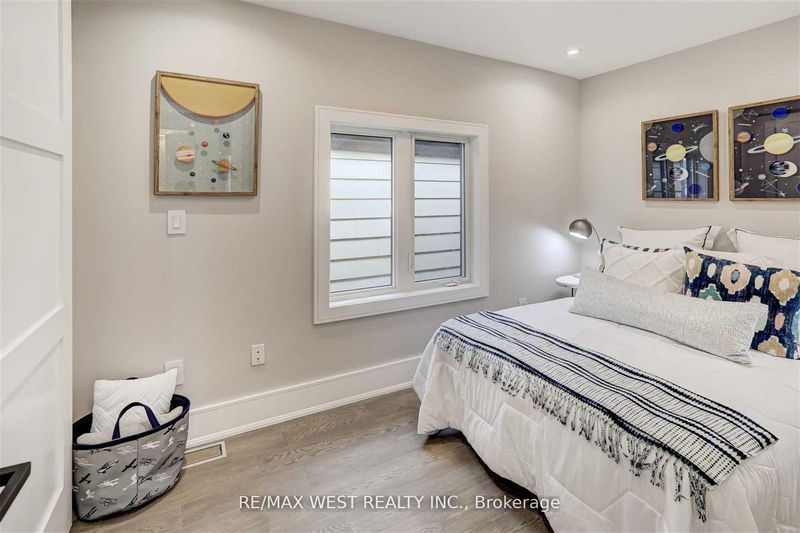 Preview image for 94 Lake Cres, Toronto