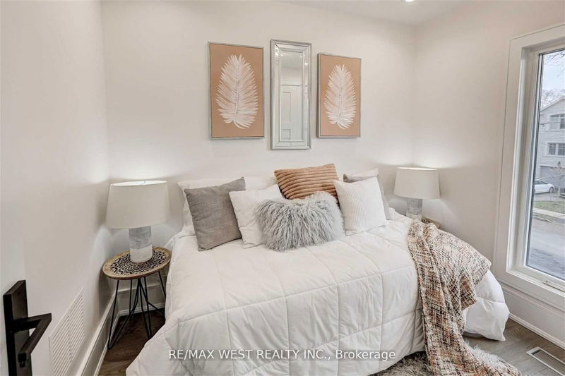 Preview image for 94 Lake Cres, Toronto