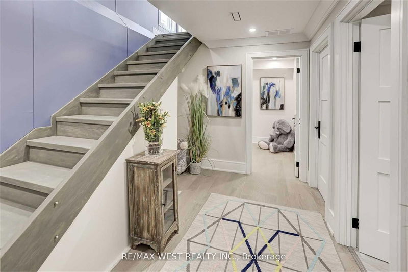 Preview image for 94 Lake Cres, Toronto