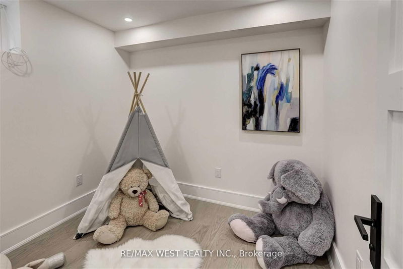 Preview image for 94 Lake Cres, Toronto