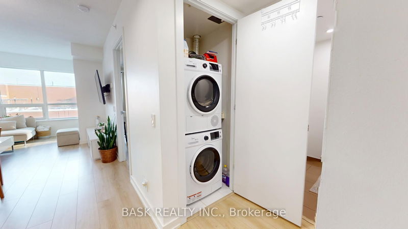 Preview image for 2220 Lake Shore Blvd W #406, Toronto
