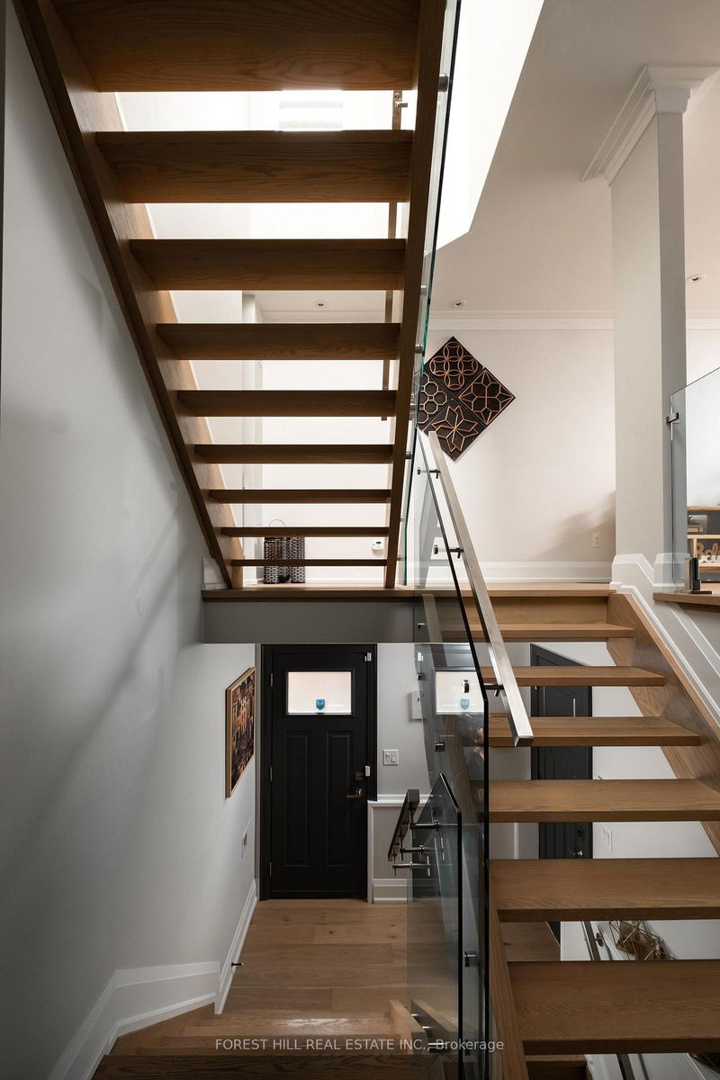 Preview image for 32 Algoma St, Toronto