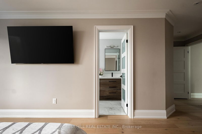 Preview image for 32 Algoma St, Toronto