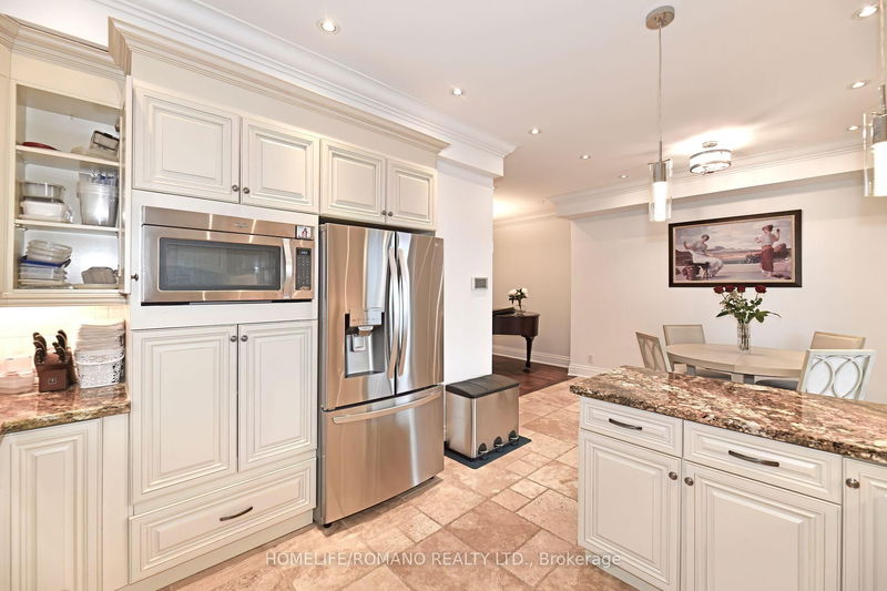 Preview image for 566 Mcroberts Ave, Toronto