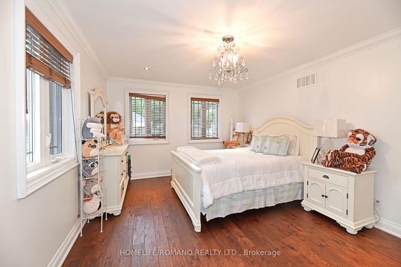 Preview image for 566 Mcroberts Ave, Toronto