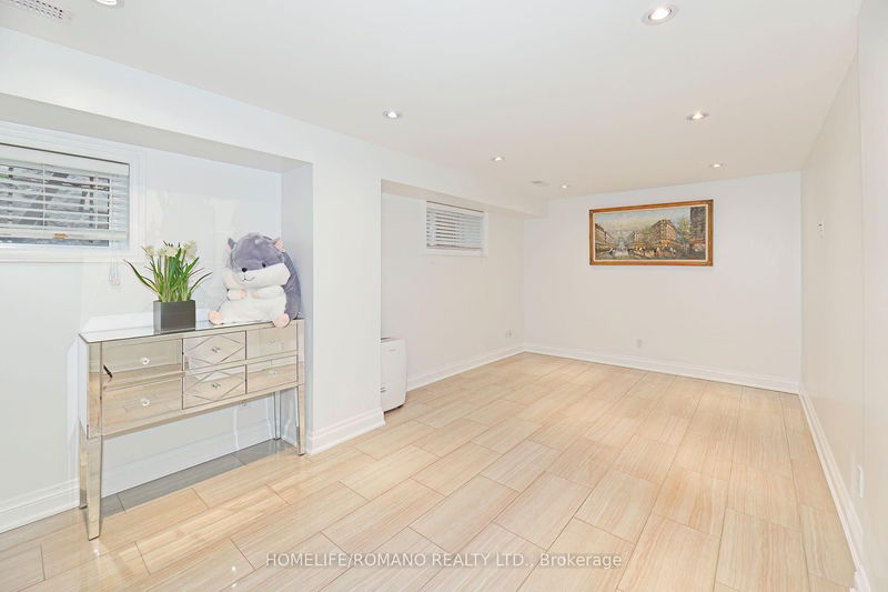 Preview image for 566 Mcroberts Ave, Toronto