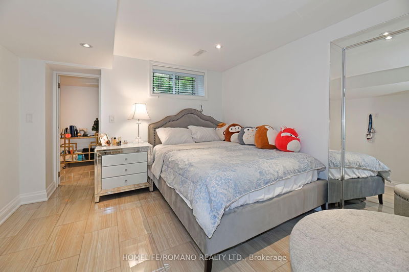 Preview image for 566 Mcroberts Ave, Toronto