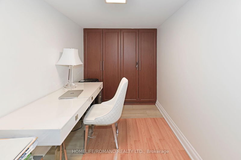 Preview image for 566 Mcroberts Ave, Toronto