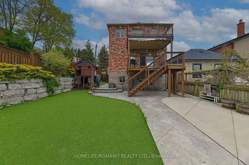 Preview image for 566 Mcroberts Ave, Toronto