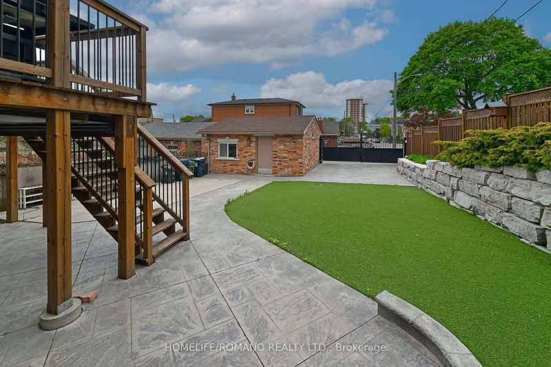 Preview image for 566 Mcroberts Ave, Toronto