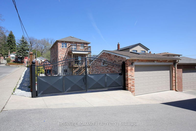 Preview image for 566 Mcroberts Ave, Toronto