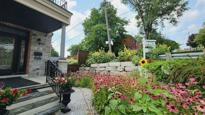 Preview image for 566 Mcroberts Ave, Toronto