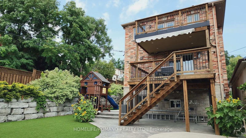 Preview image for 566 Mcroberts Ave, Toronto