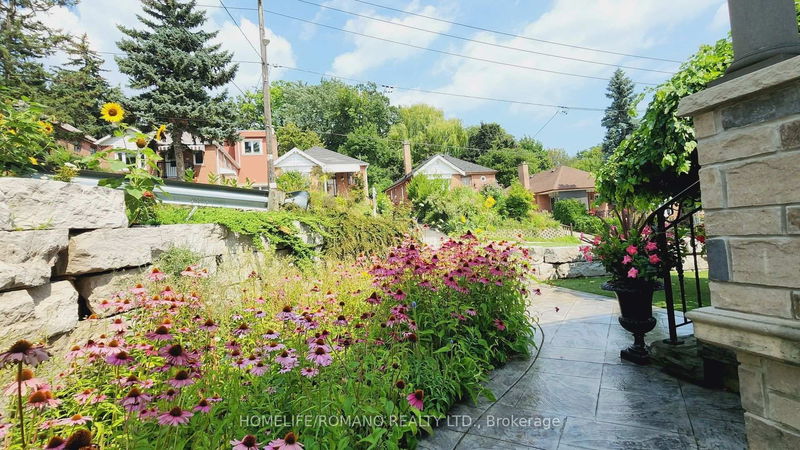 Preview image for 566 Mcroberts Ave, Toronto